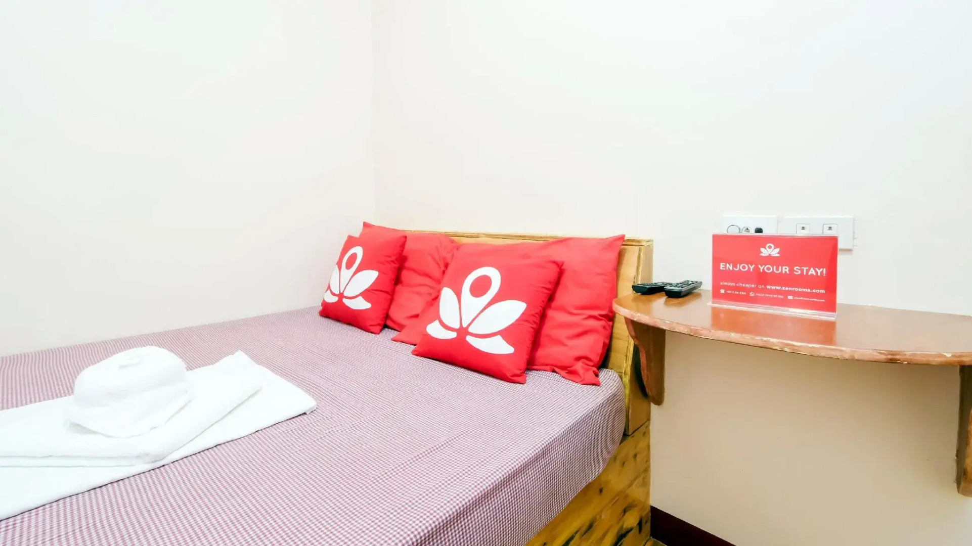 ZEN Rooms Basic White Knights Dumaguete