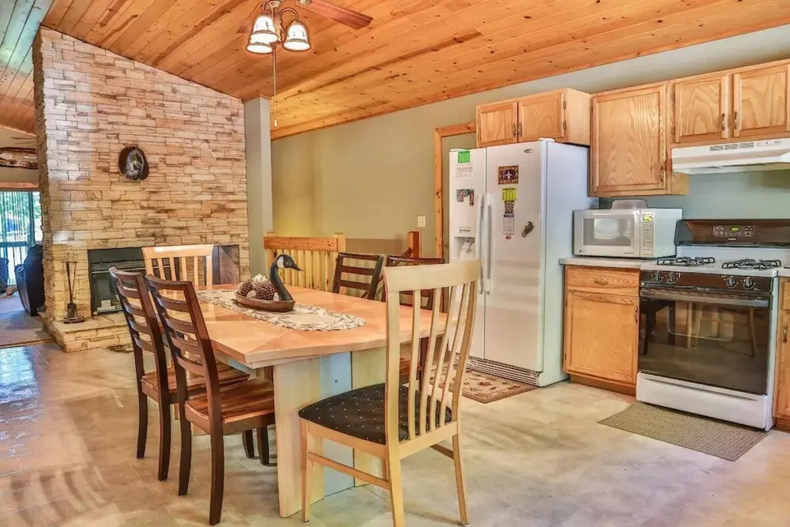 Esox Inlet - 4 Br Home