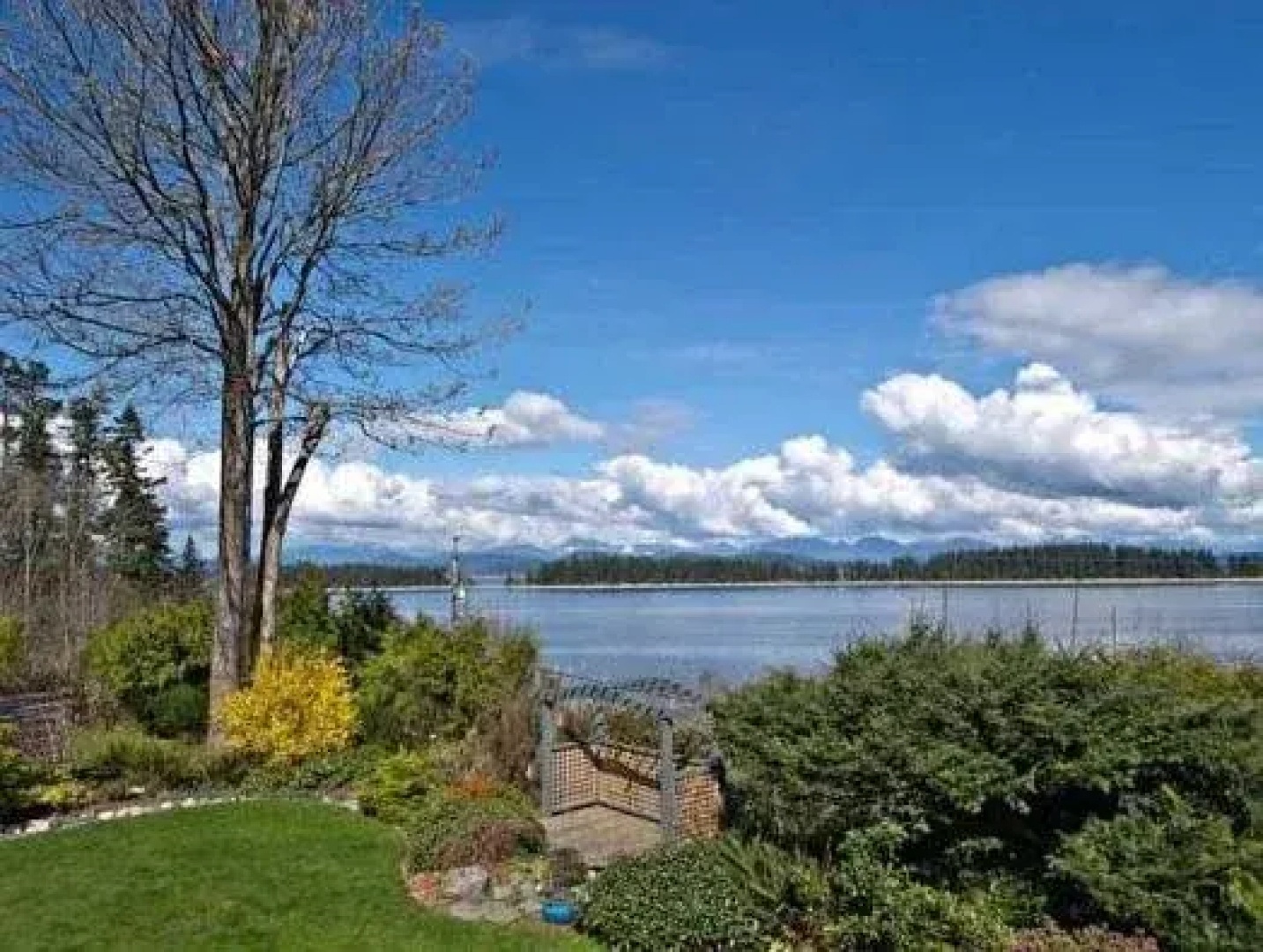Quadra Island Harbour House B&B