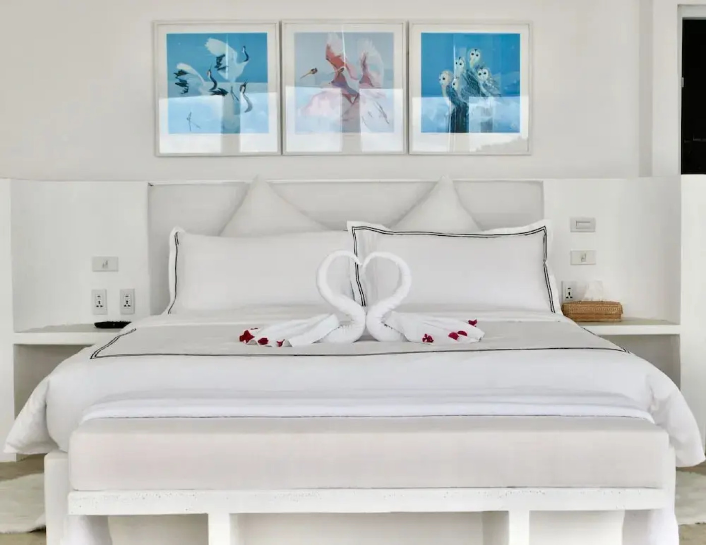 Stunning luxe 220sm villa by the sea entirely private with own pool