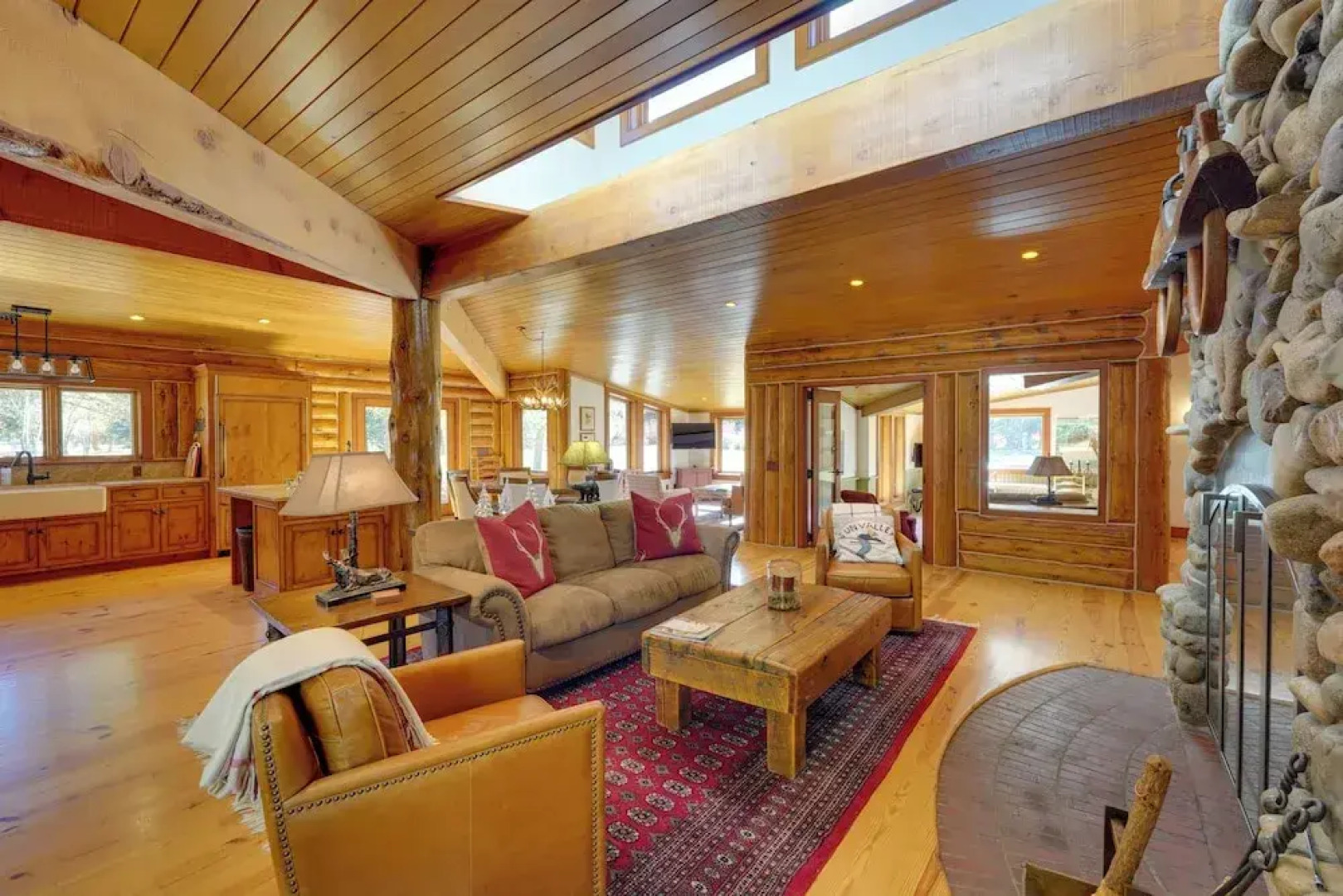 Sun Valley Log Home w/ Hot Tub & Mtn Views!