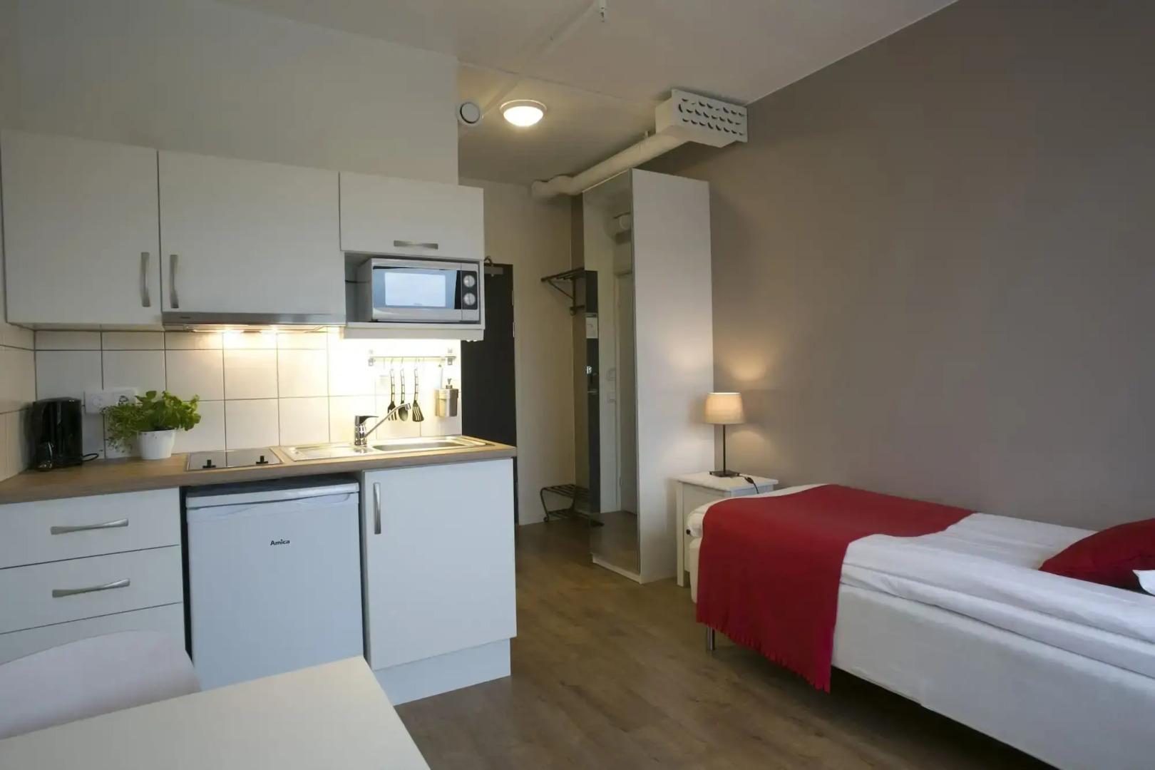 Part-Time Home Hotel Rotebro Station