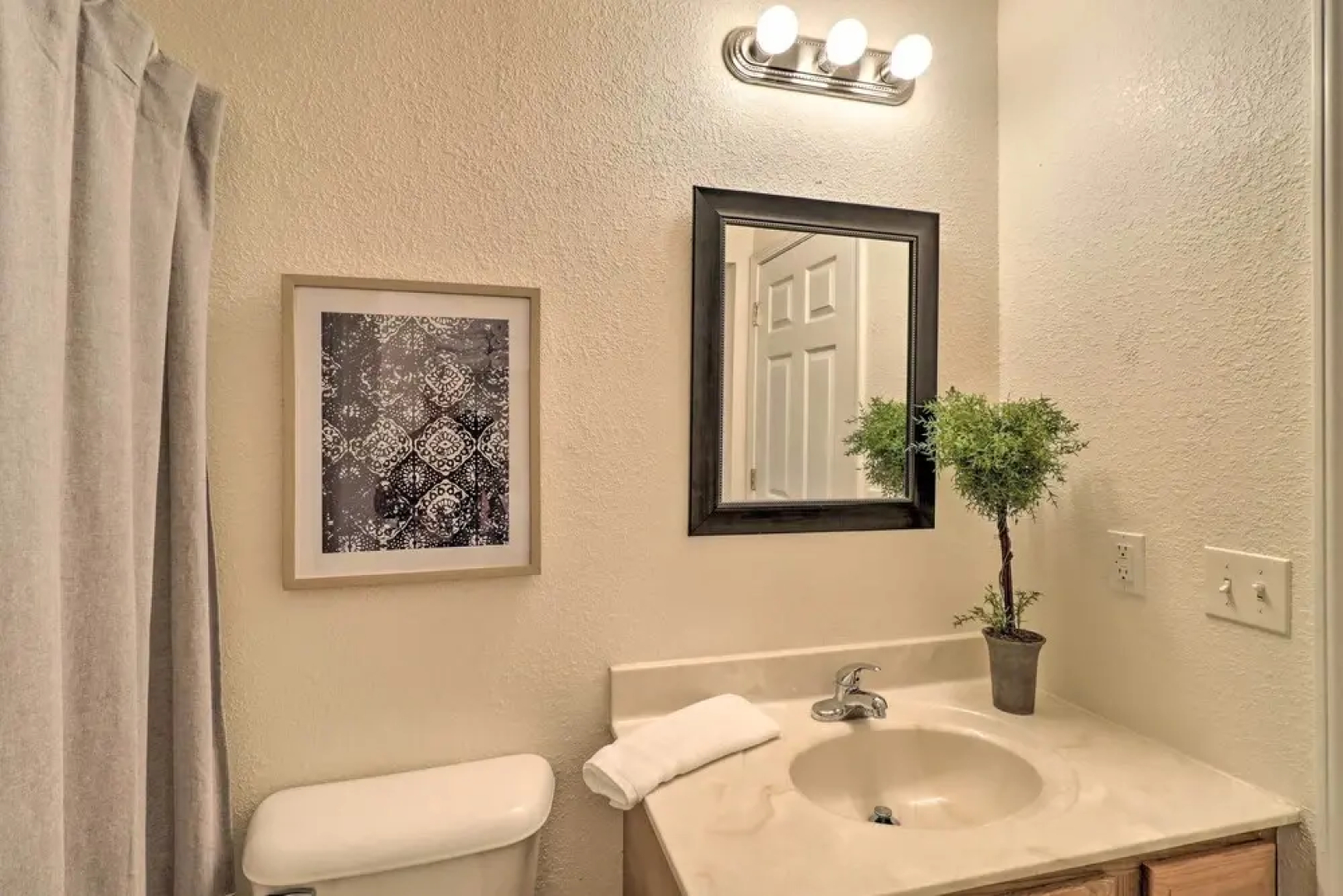 Pet-friendly West Plains Pad < 1 Mi to Dtwn!