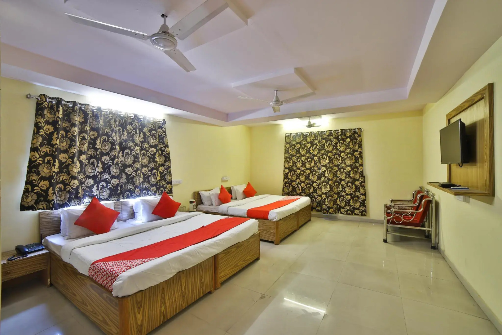 OYO 29126 Bhagyoday Hotel