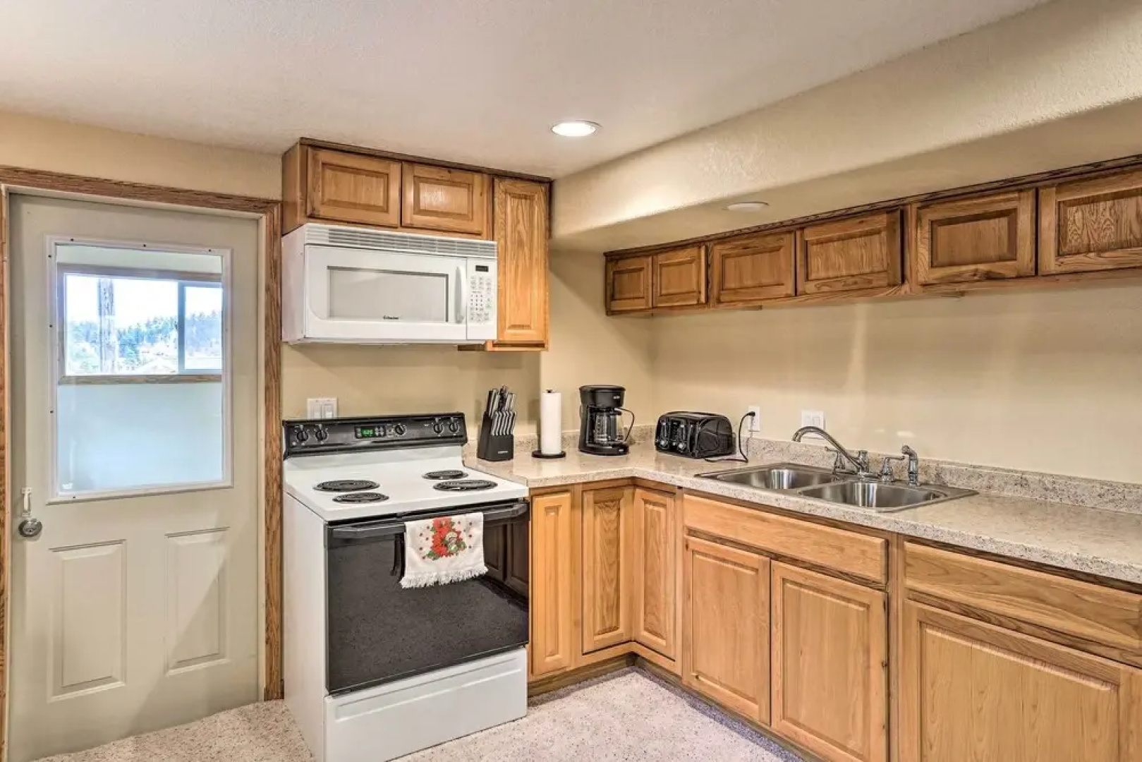 Lead Apartment ~ 5 Mi to Terry Peak Skiing!