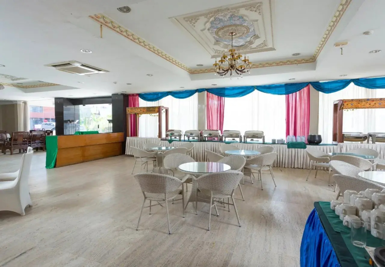 OYO 89619 De Choice Hotel