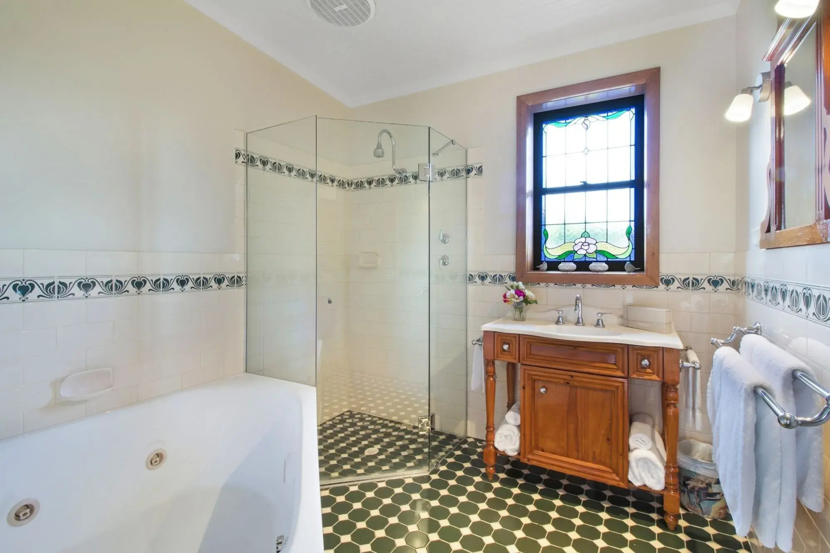 Stonewell Cottages & Vineyards