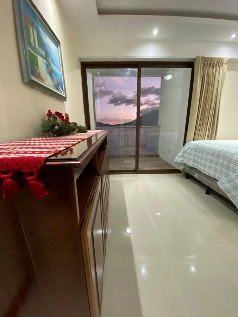 Torres de Atitlan 4 Bdrm-3 Bthrm Full Floor - for 10 people