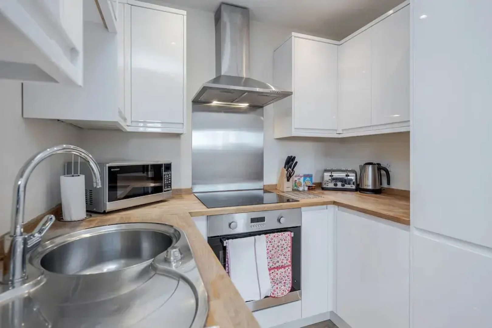 Luxury 1 Bedroom Apartment with Parking