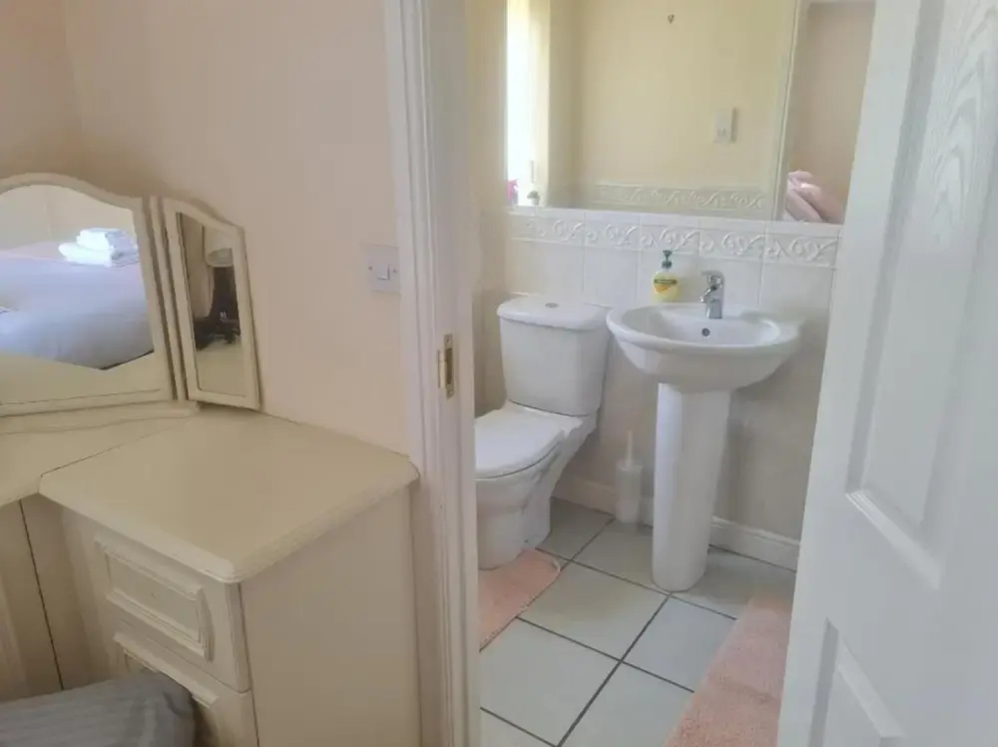 Stunning 4-bed House in Walsall