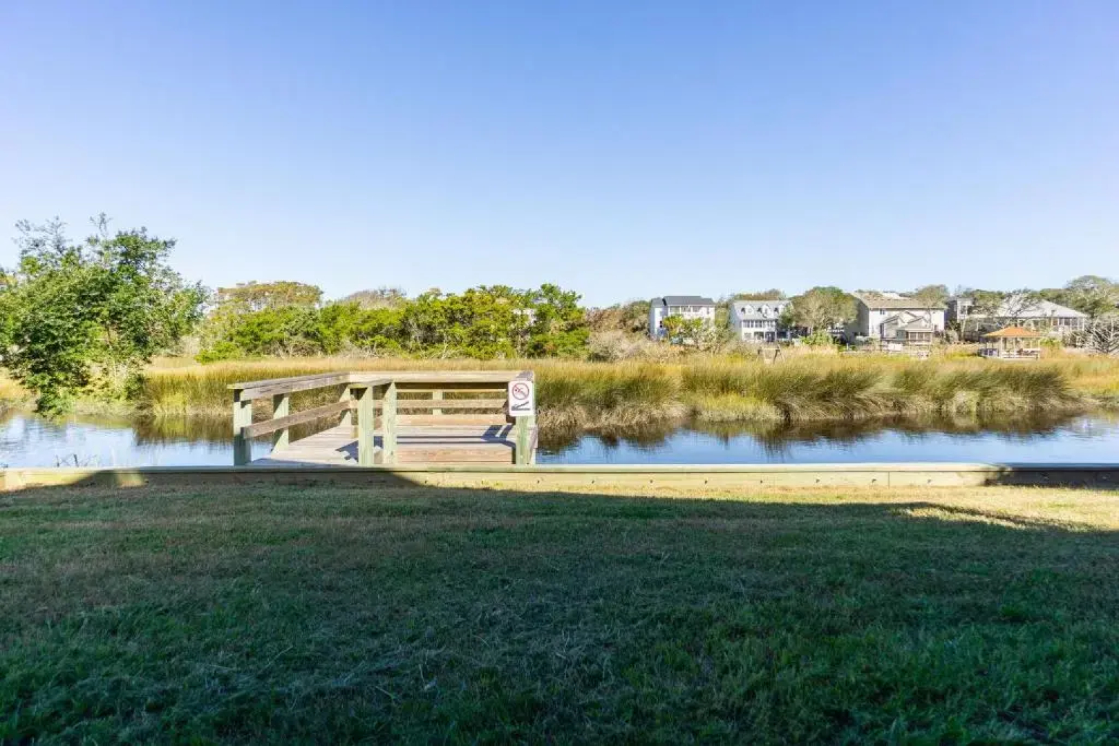 See Otter by Oak Island Accommodations