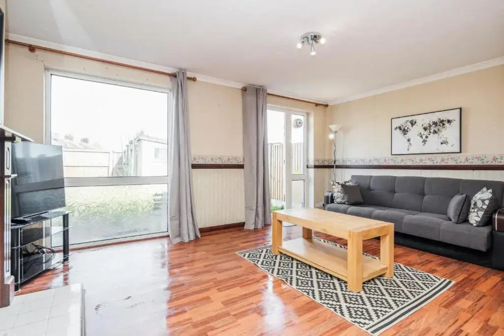 TMS Spacious 3-bed House! Tilbury! Free Parking!