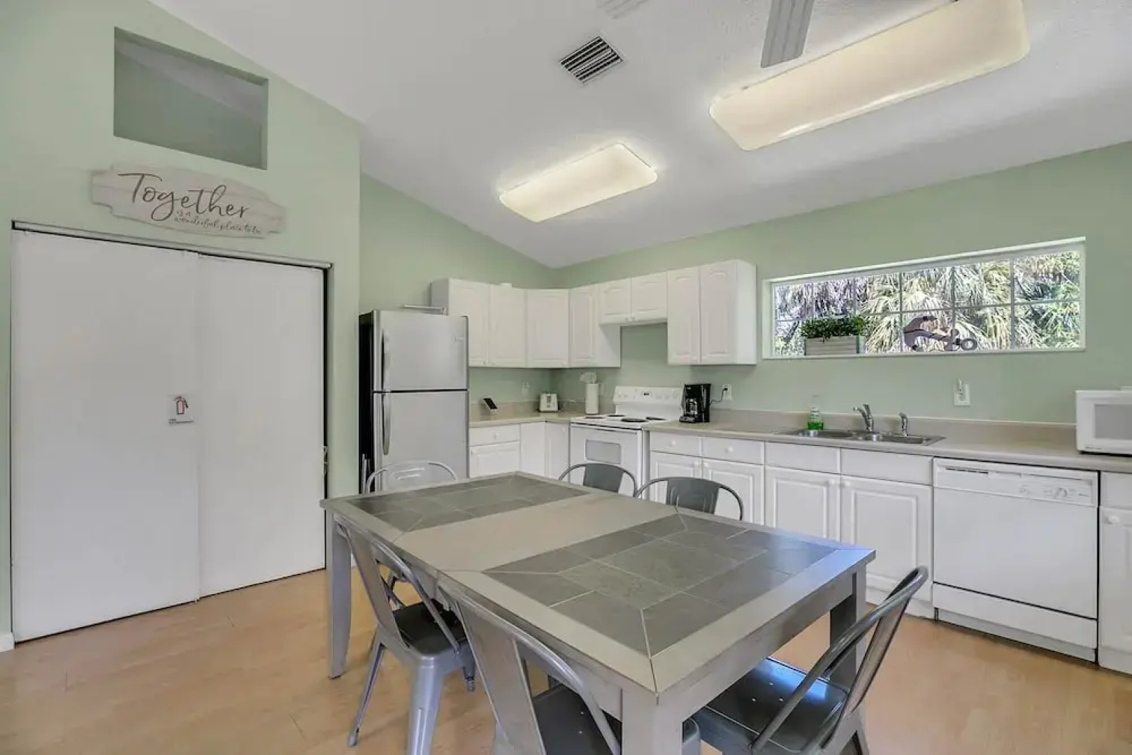 Sleeps 22 in Tarpon Springs - 2 Pools! by RedAwning
