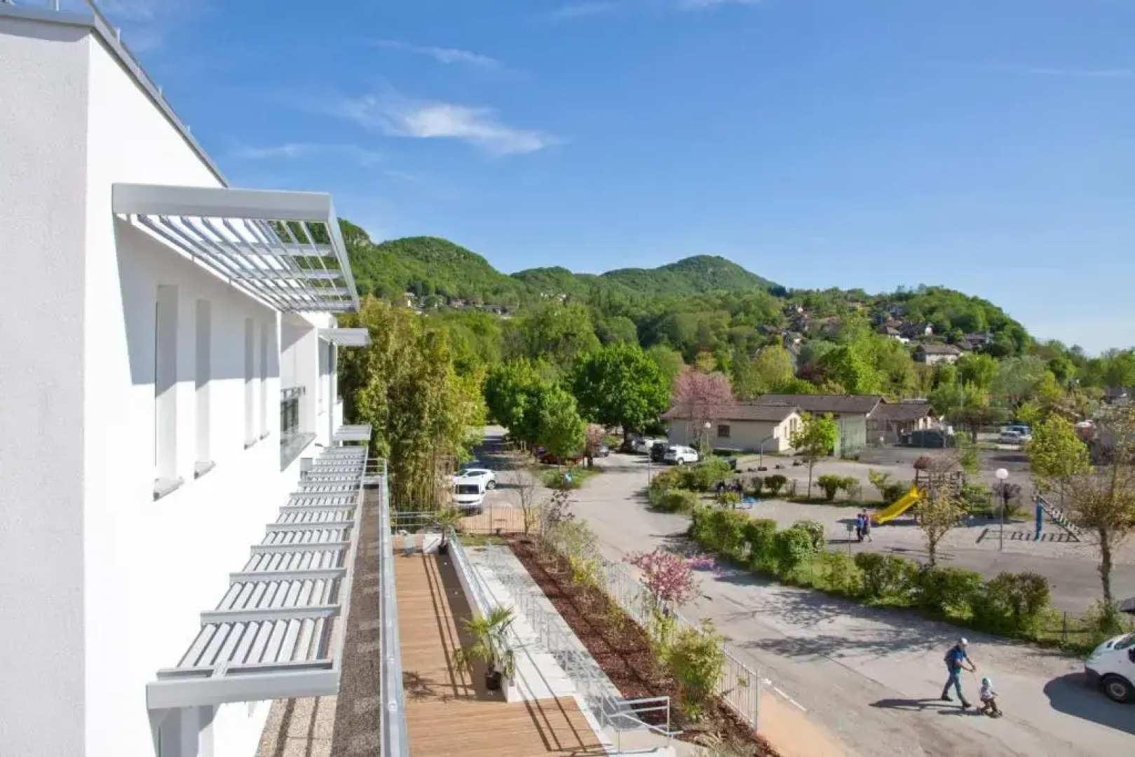 Shana Hotel & Residence