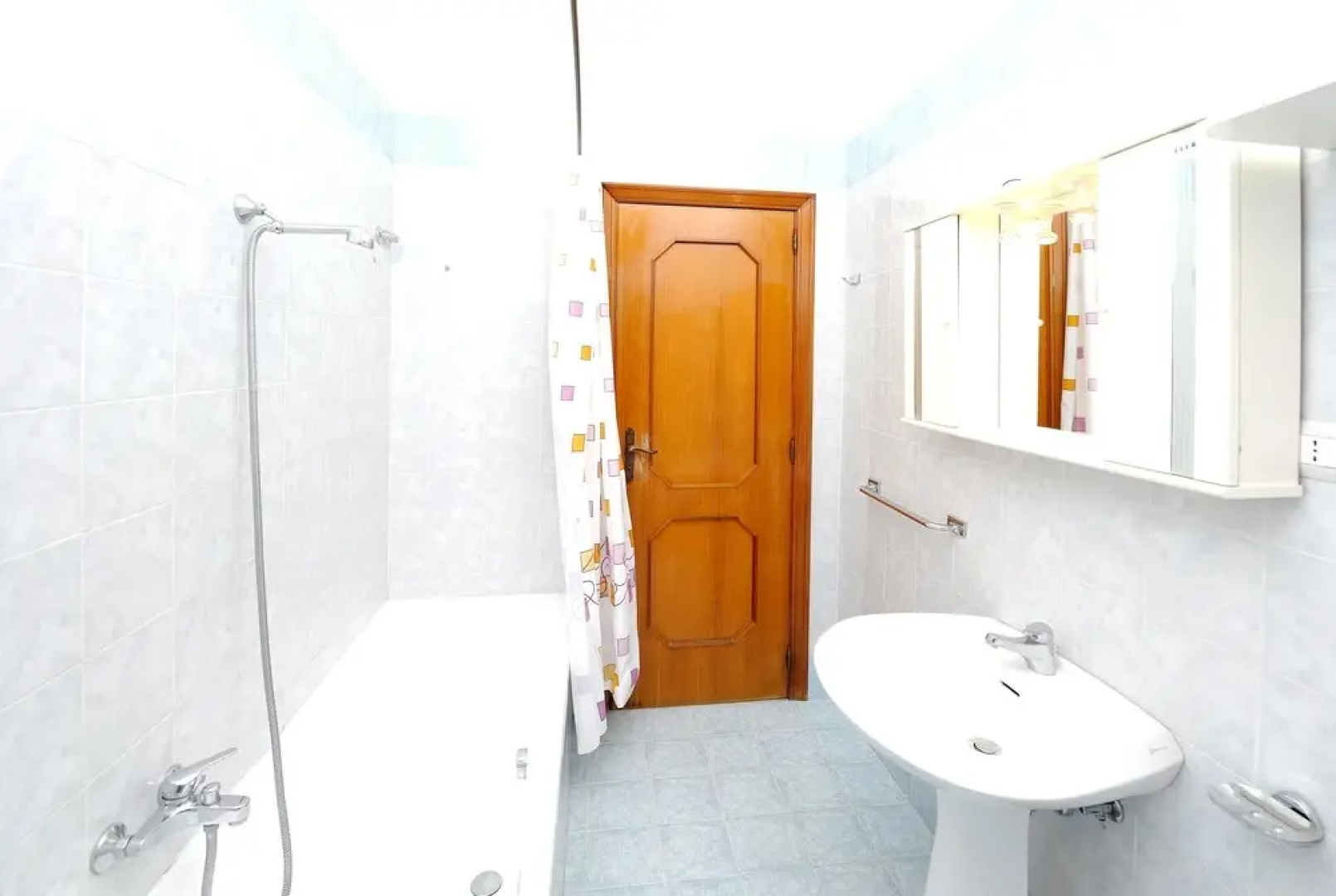 Apartment with 2 bedrooms in Maiori with wonderful mountain view furnished balcony and WiFi 70 m from the beach
