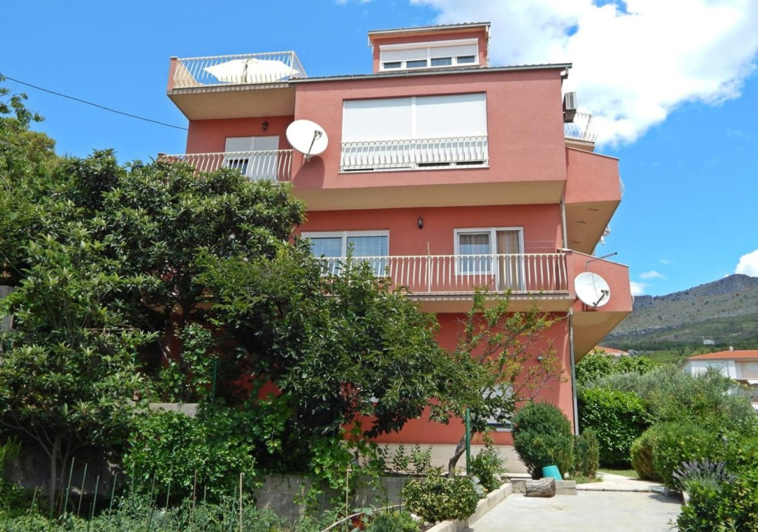Apartment Vini- beautiful garden and terrase A4 Podstrana, Riviera Split