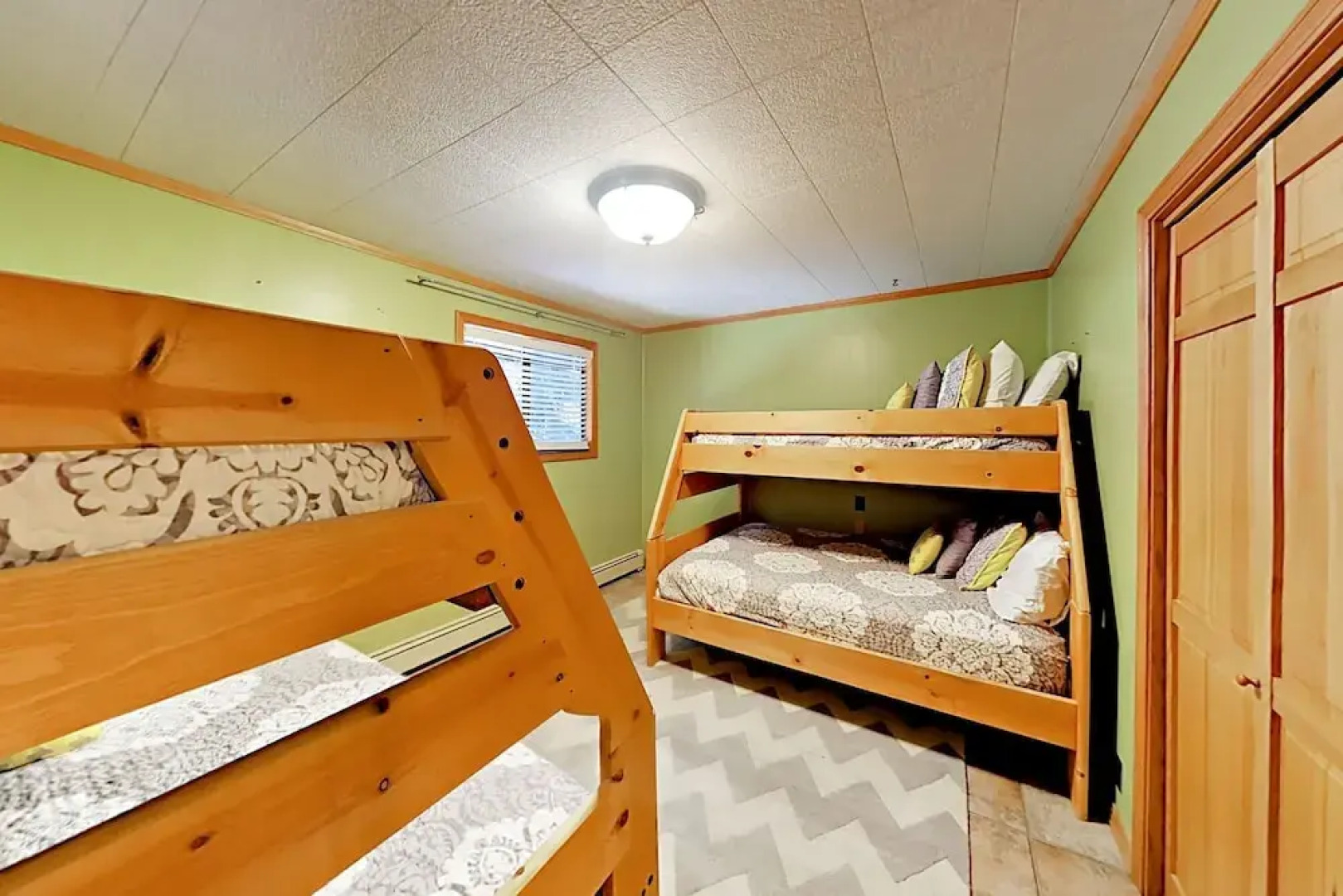 35 St Moritz Terrace Cabin 3 Bedrooms 3 Bathrooms Home