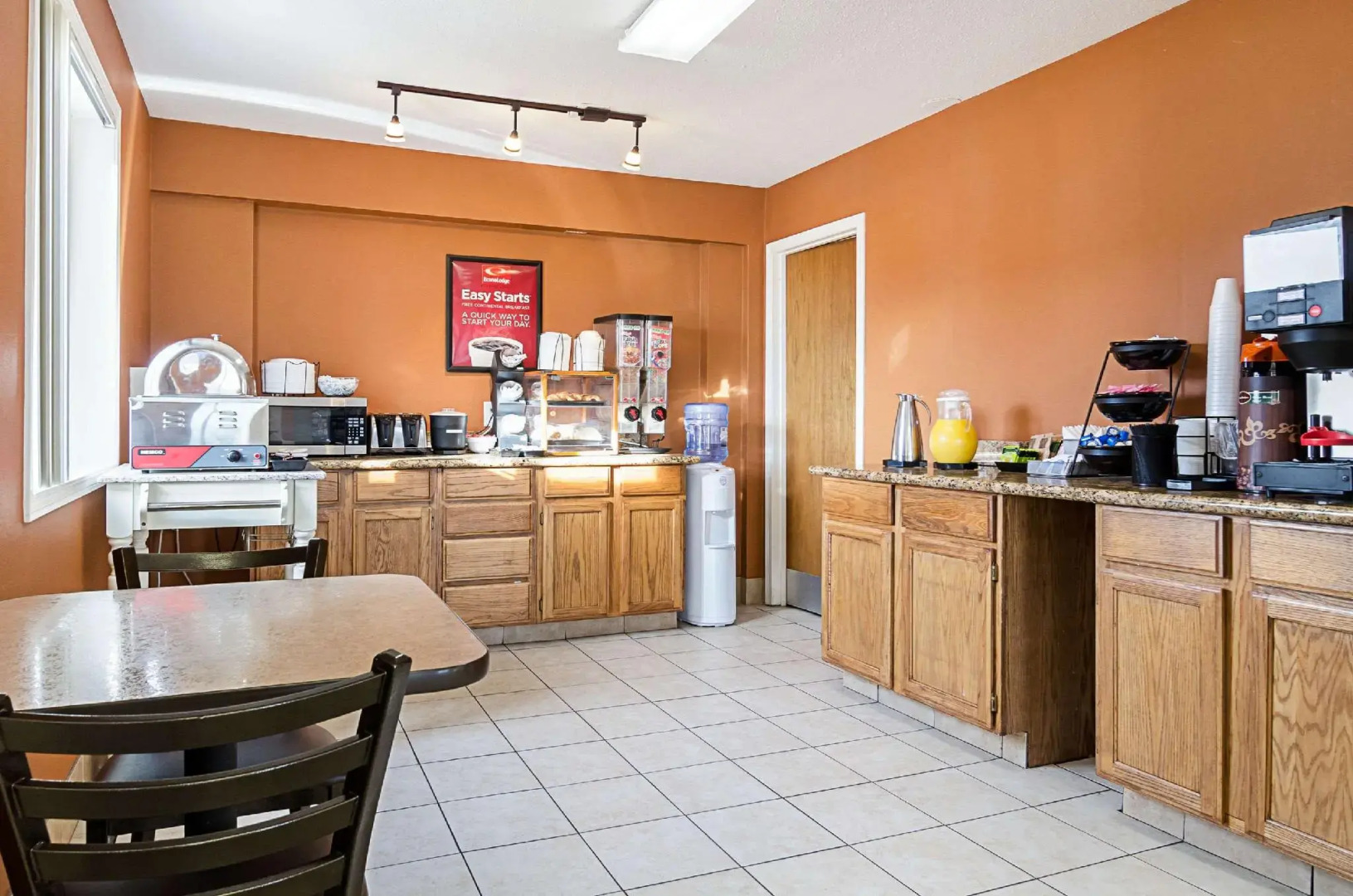 Econo Lodge Hays I-70