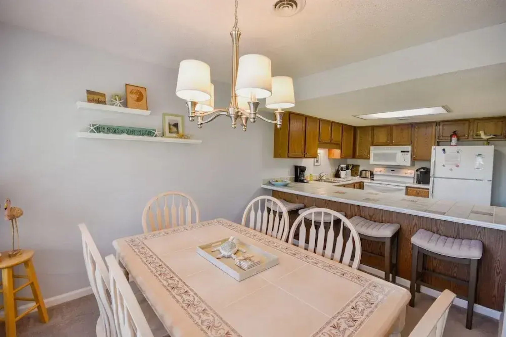 Hermitage 1g 2 Bedroom Condo by RedAwning