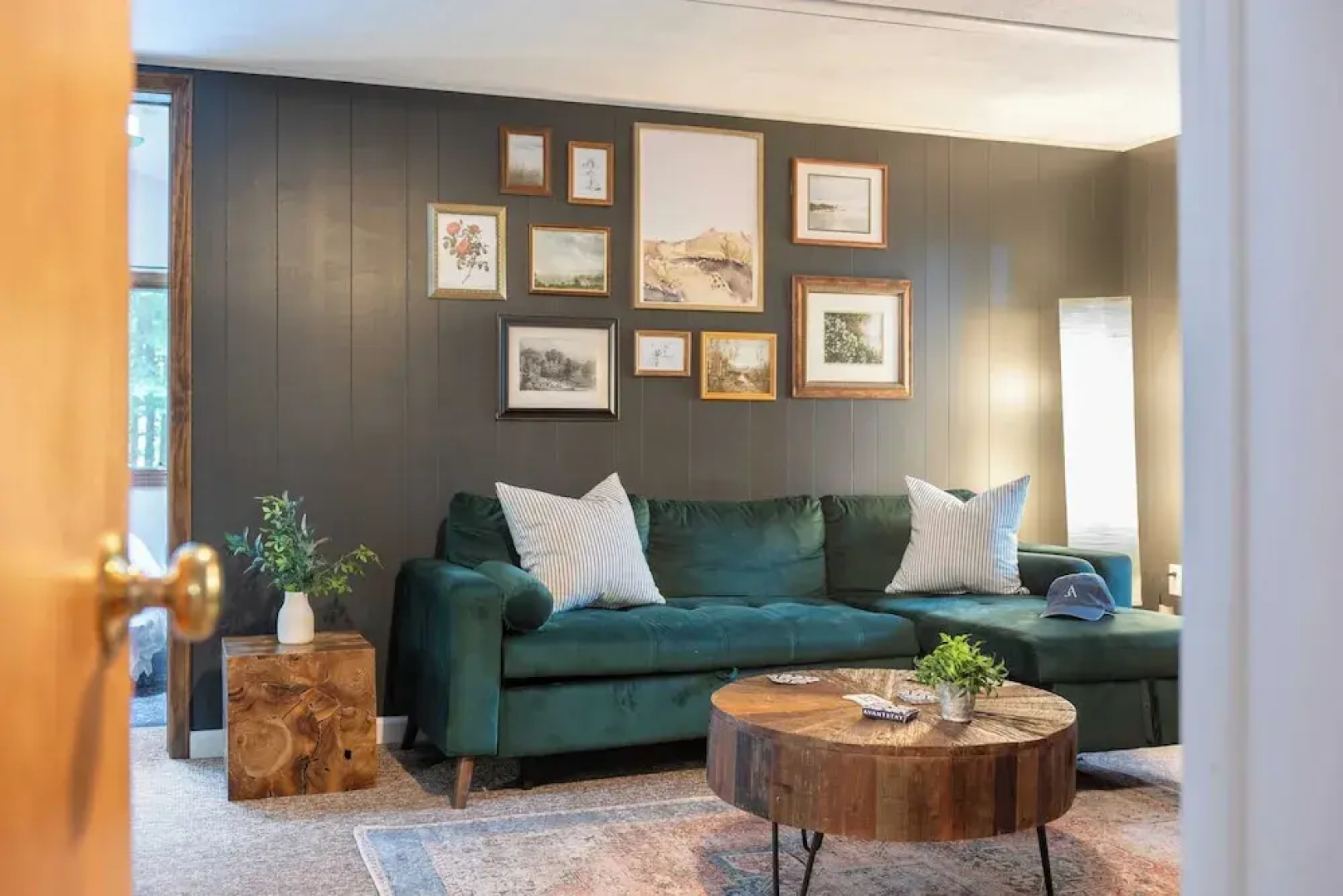 Lakeshore Oasis by Avantstay Private Beach, Views, Hot Tub, Volleyball