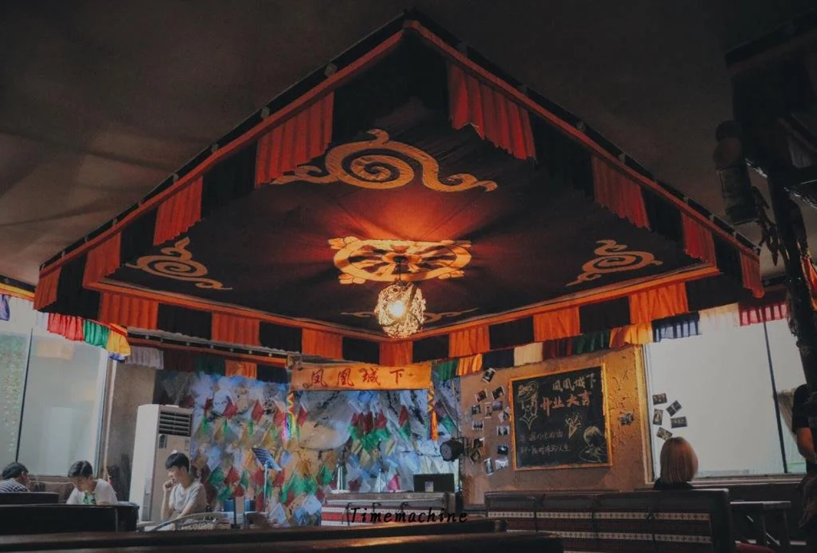 Nocturne Phoenix International Youth Hostel