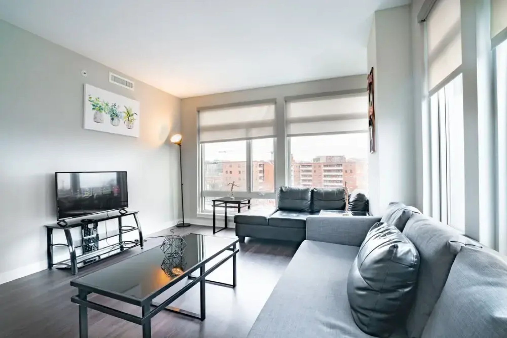 One Bedroom apartment near waterfront in a brand new building 1 Apts by RedAwning