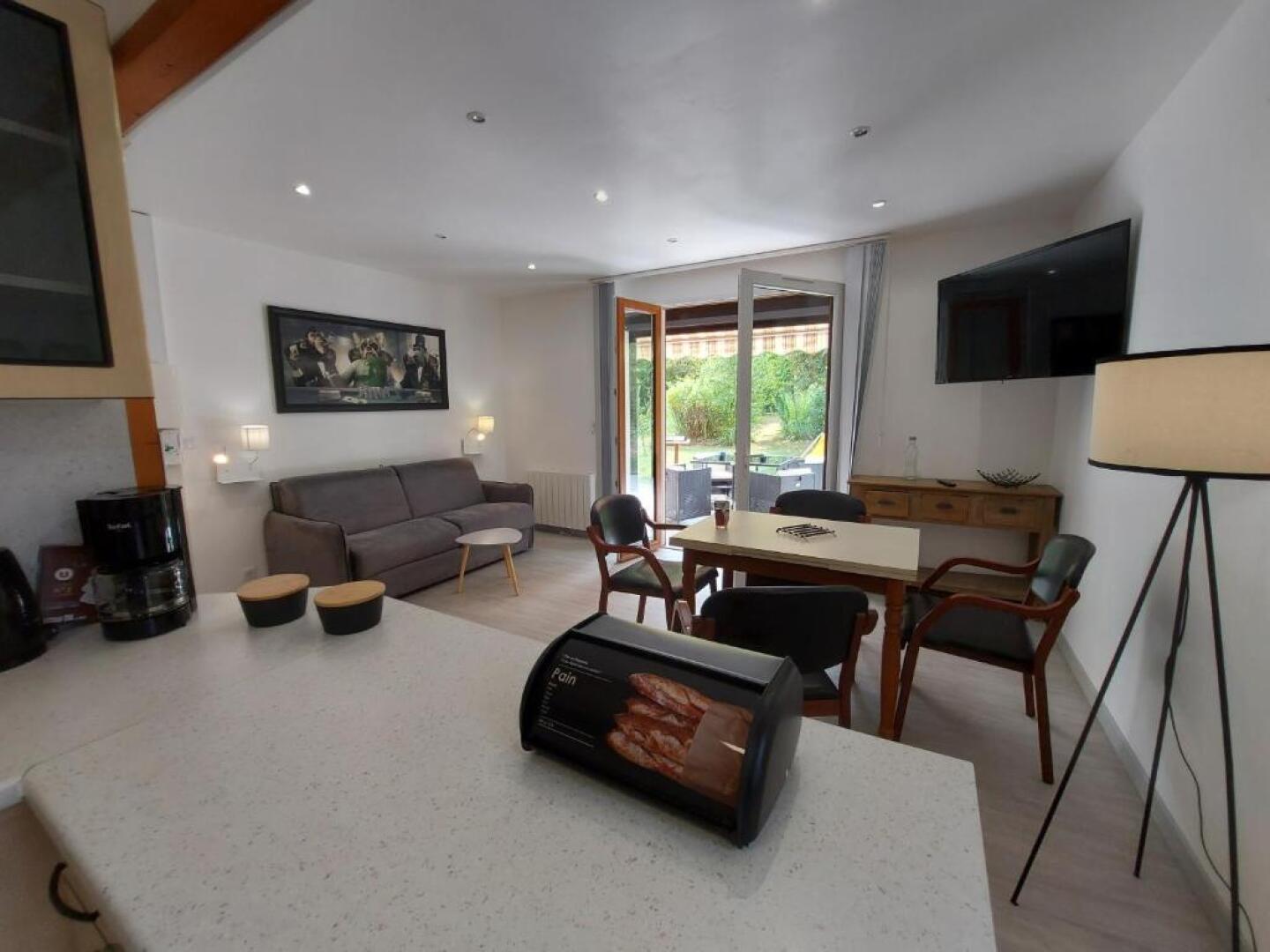 Rare, cosy studio terrasse au coeur de St-Jorioz