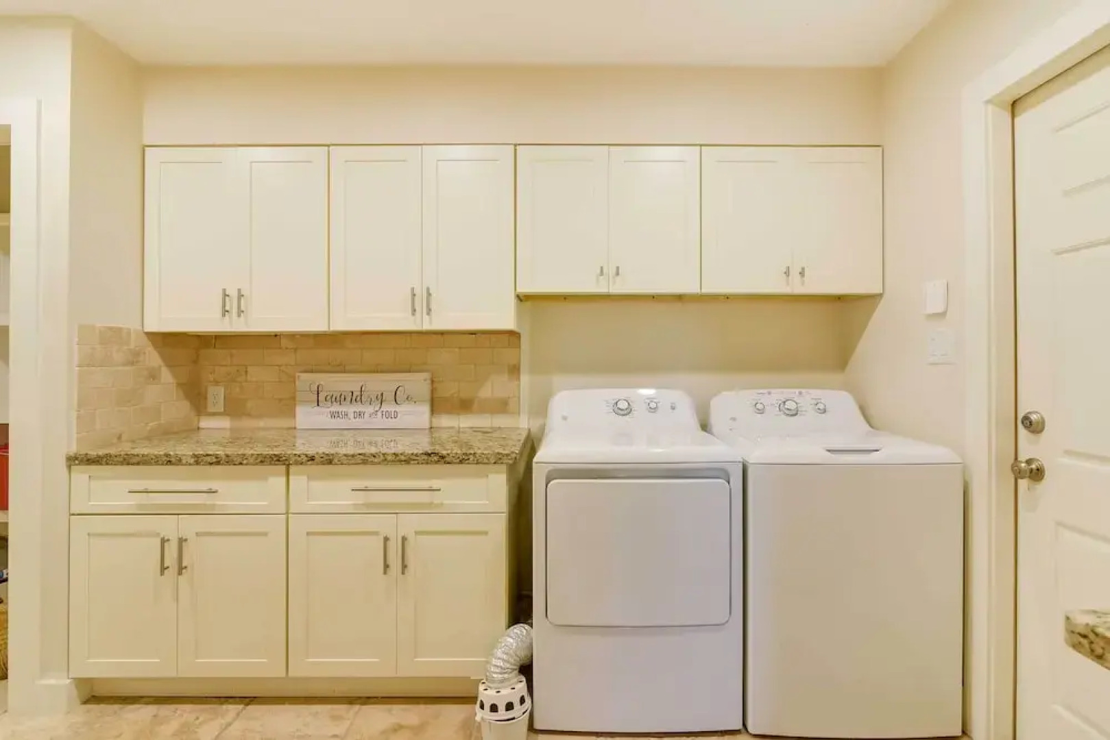 Indoor Pool: Peaceful Oasis in Hitchcock!