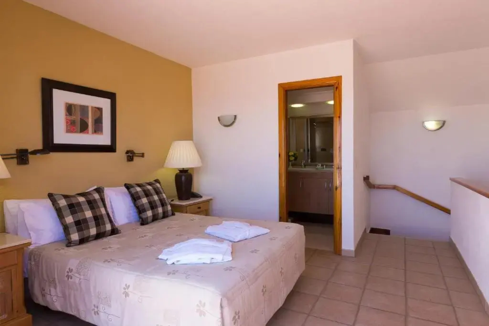 Ona Beverly Hills Suites
