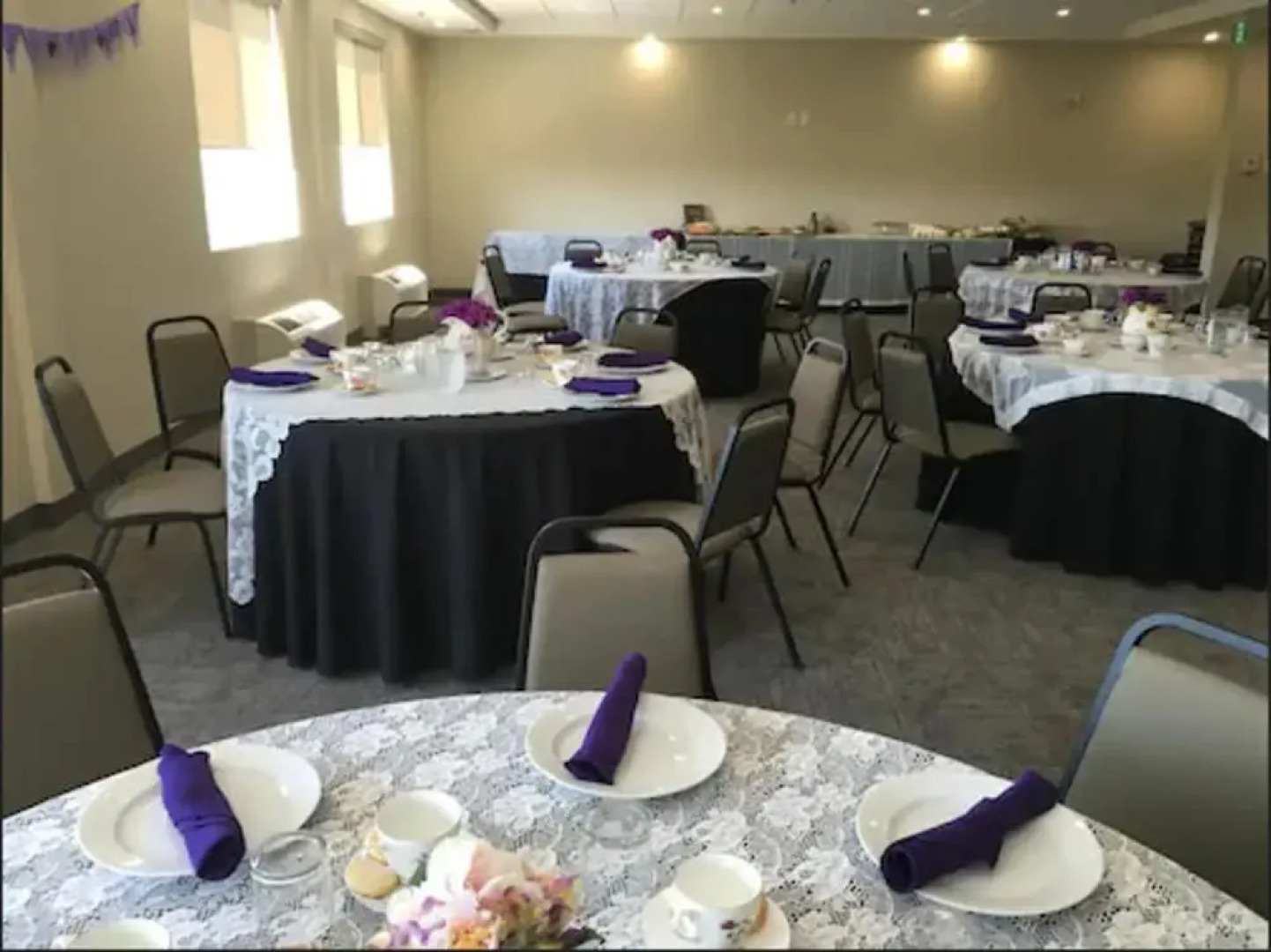 Days Inn and Suites Lindsay