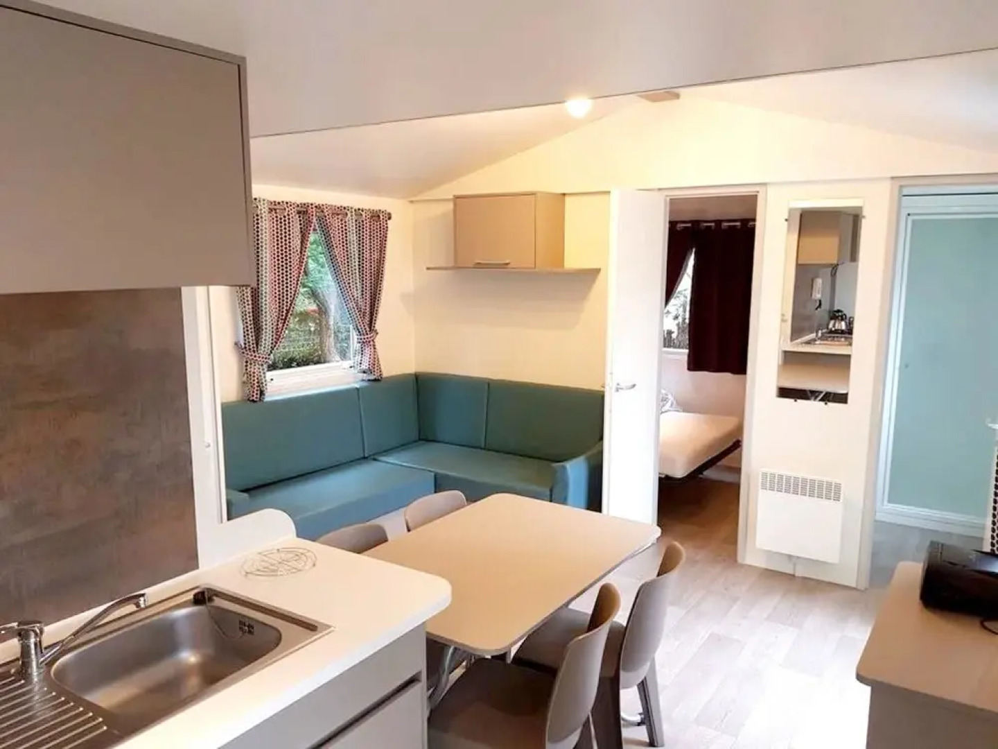 Bungalow With 2 Bedrooms in Saint-jean-de-monts, With Pool Access, Fur