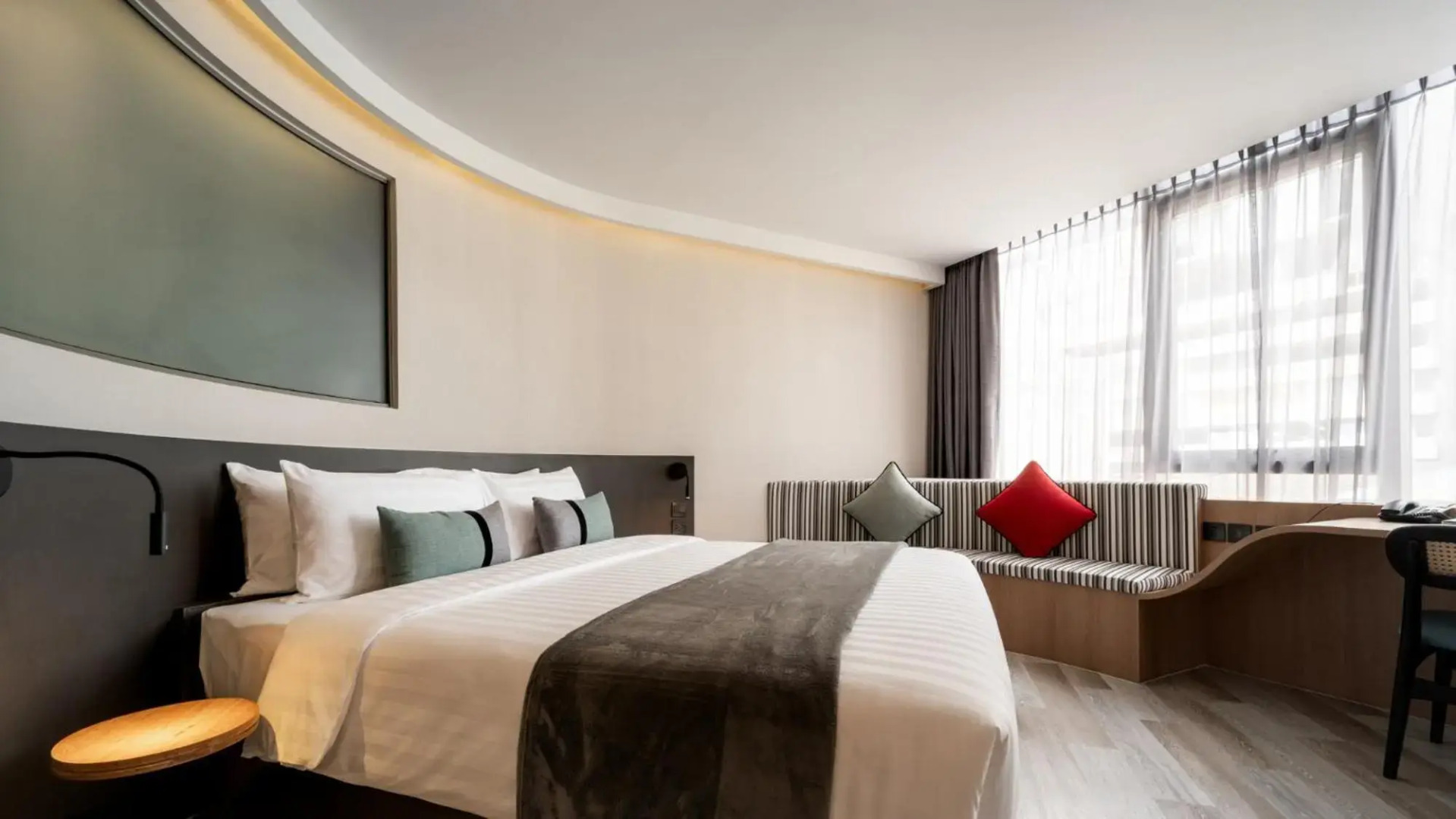 Seekers Finders Rama IV Hotel, SureStay Collection by BW
