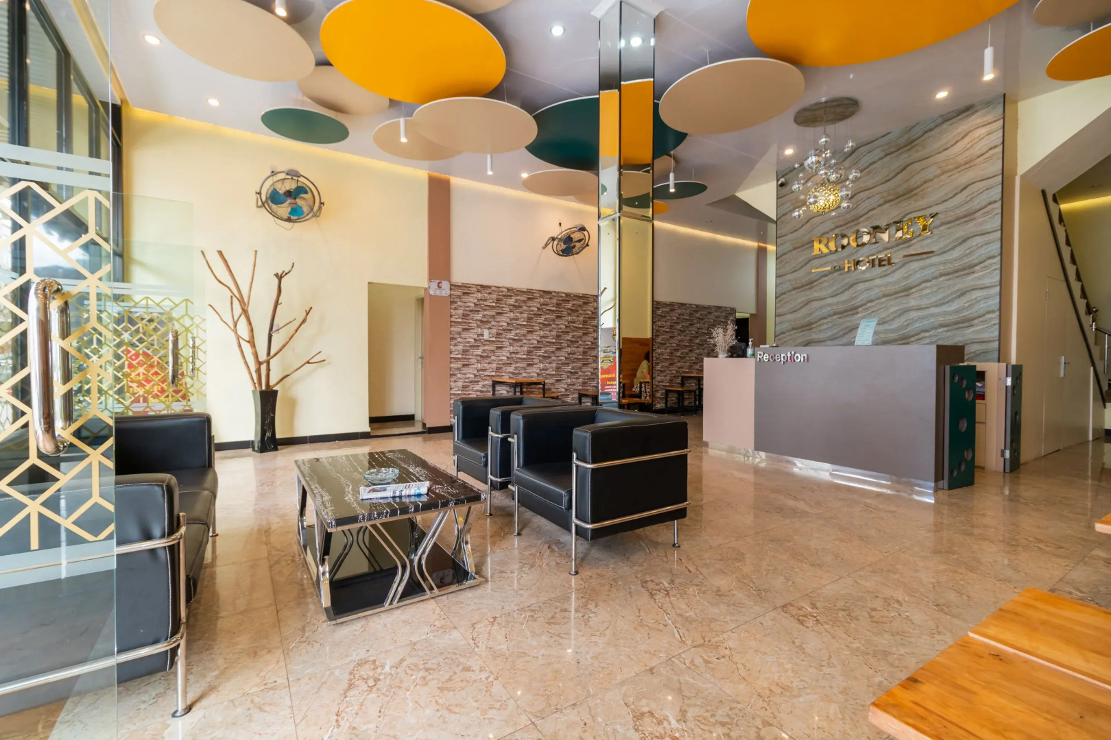 RedDoorz Plus near Ramayana Pematangsiantar