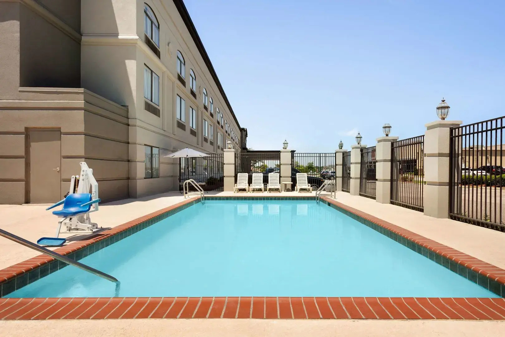 Townhome Inn & Suites