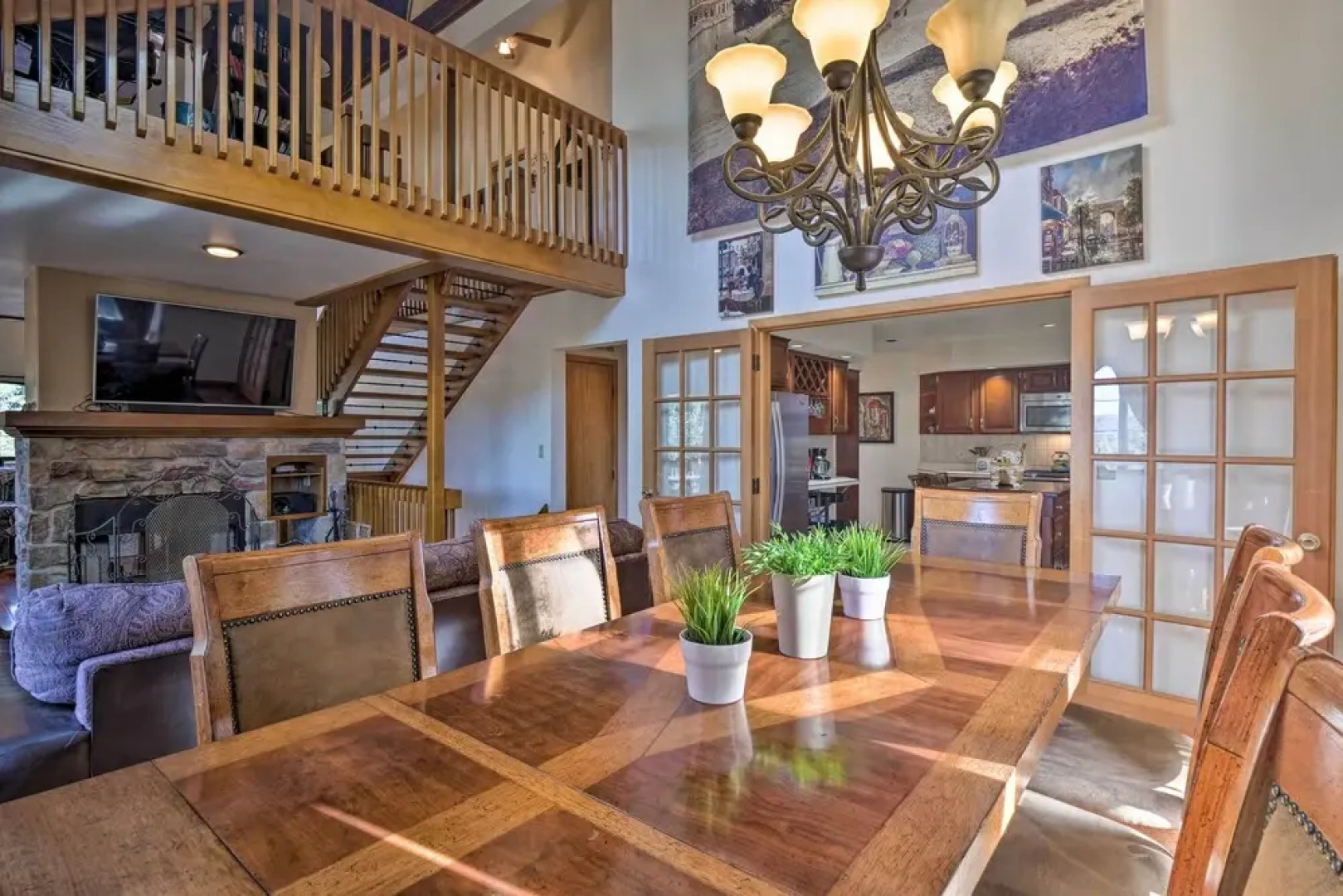 Expansive Mountain Retreat w/ Views of Pikes Peak!