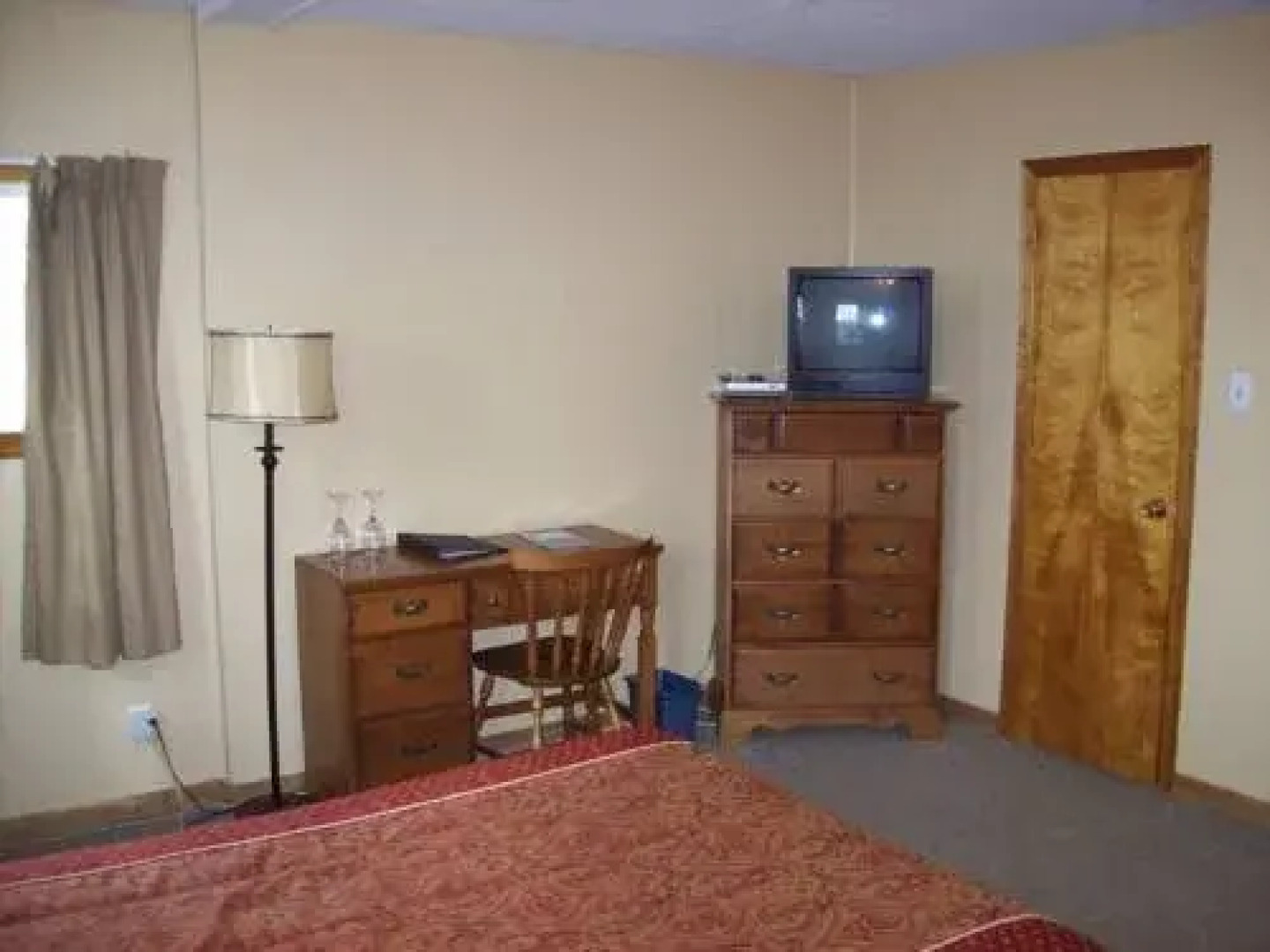 Loyalist Inn & Suites