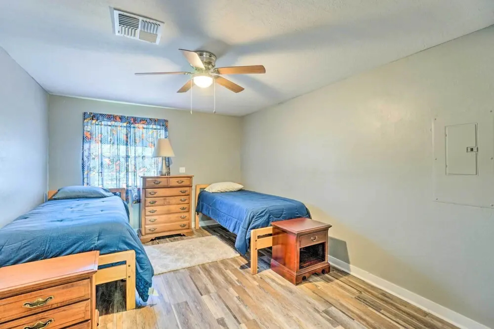 Centrally Located Lawton Home: Dogs Welcome!