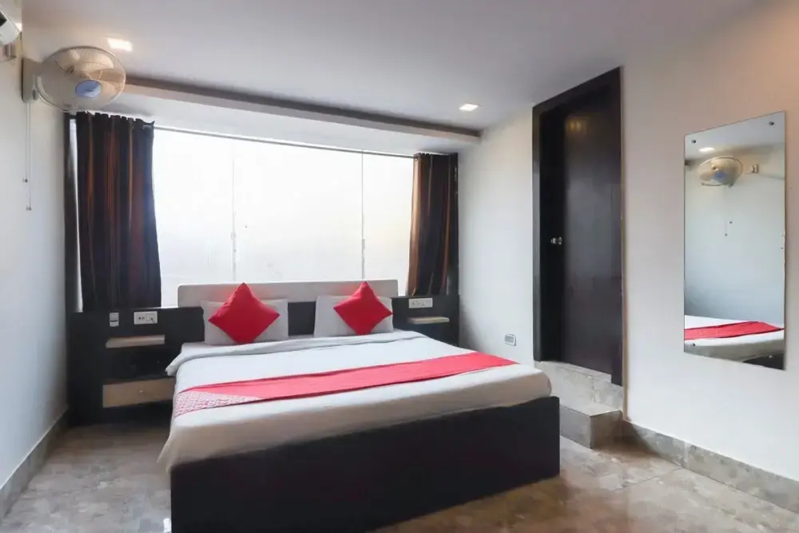 OYO Flagship 4989 The Welcomme Inn