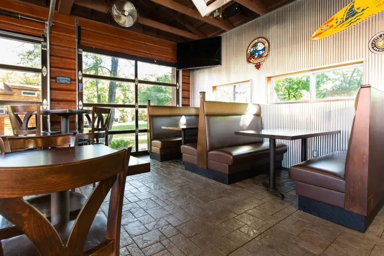 Appeldoorn's Sunset Bay Resort