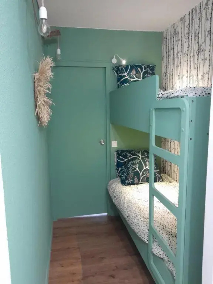 Joli 2 pièces sur le port avec piscine, terrasse, parking