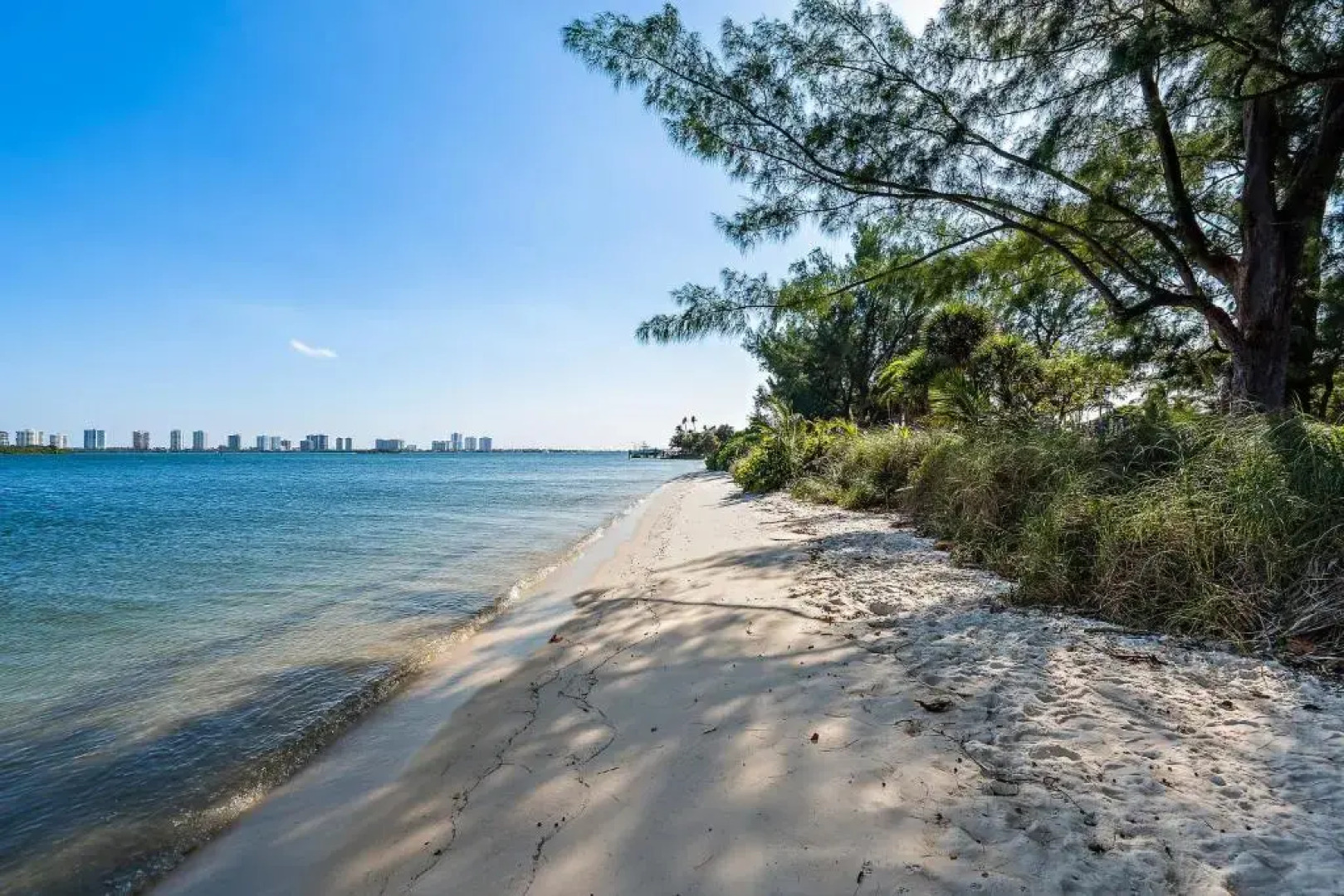 Walk 2 Beach 'Salt & Sea Sanctuary' Private Heated Pool