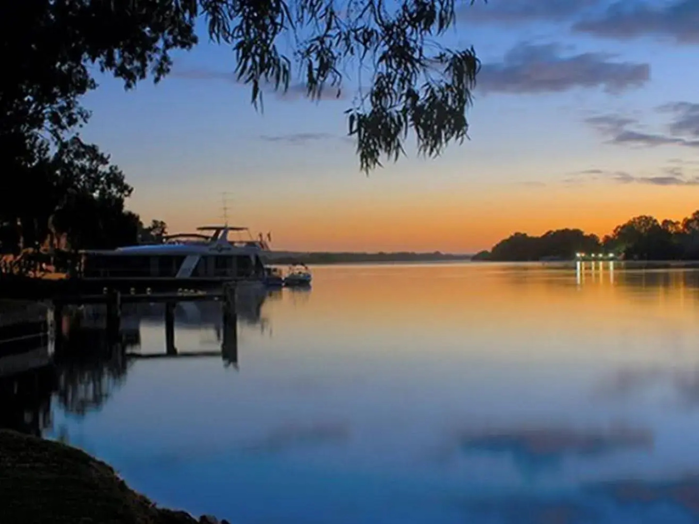 Riverview Rise Retreats