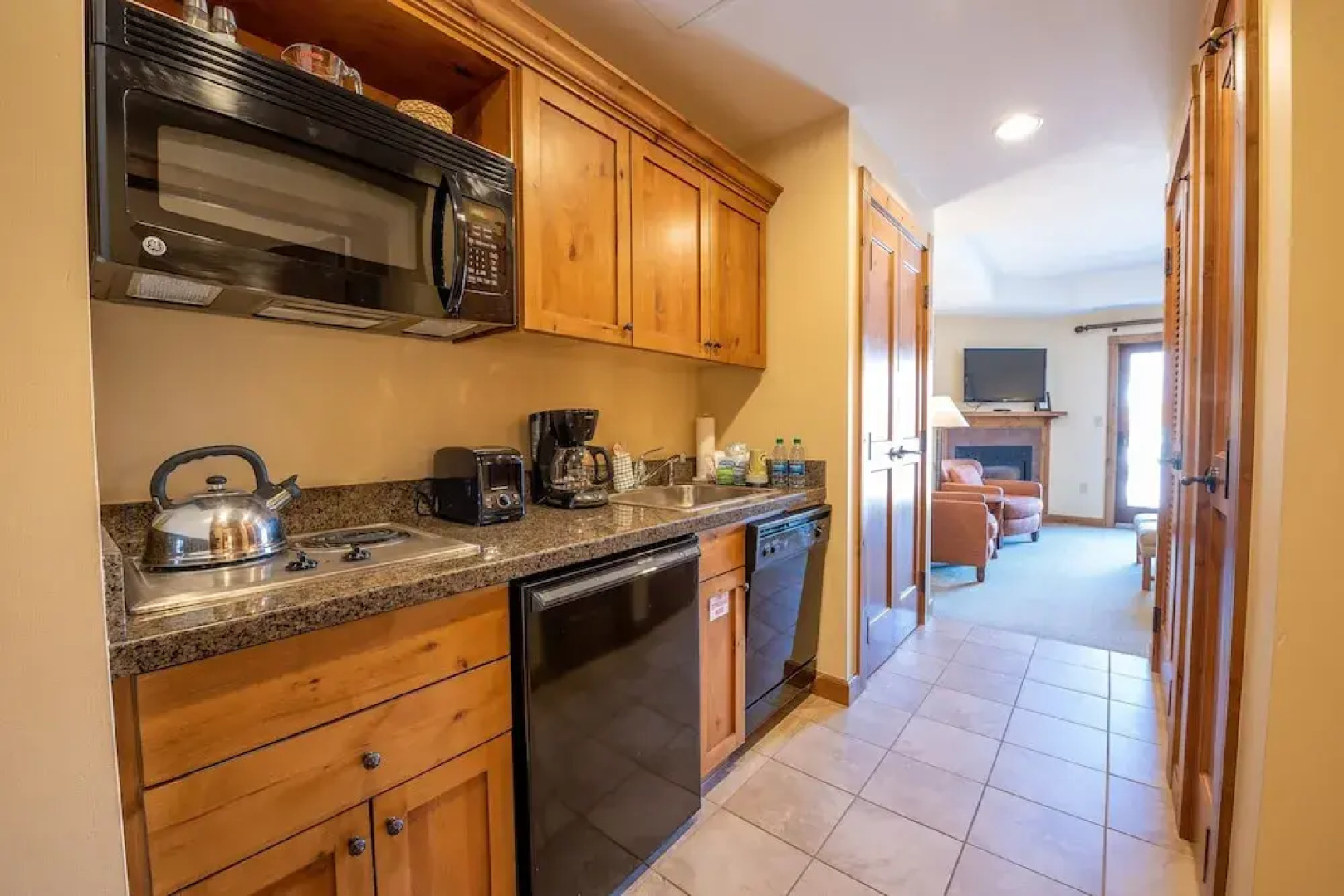 Comfortable Studio Efficiency Unit With Balcony Over Mountaineer Square Condo - No Cleaning Fee! by RedAwning