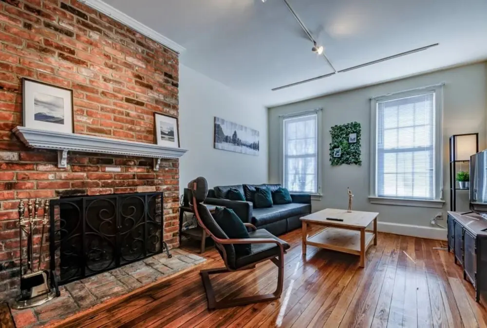 3BR Colonial House w/Parking by CozySuites