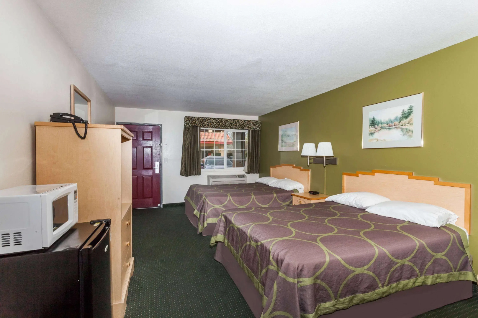 Super 8 by Wyndham Visalia
