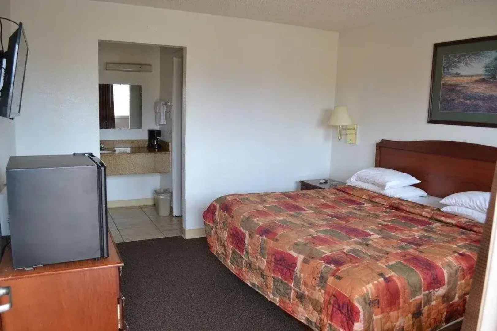 Budget Inn & Suites