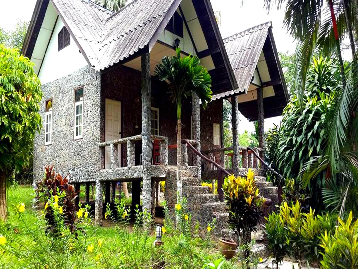 Tree Top River Huts