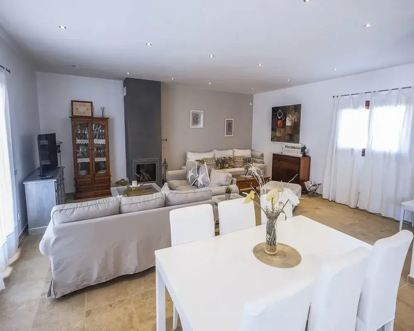 Spacious Villa With Games Area