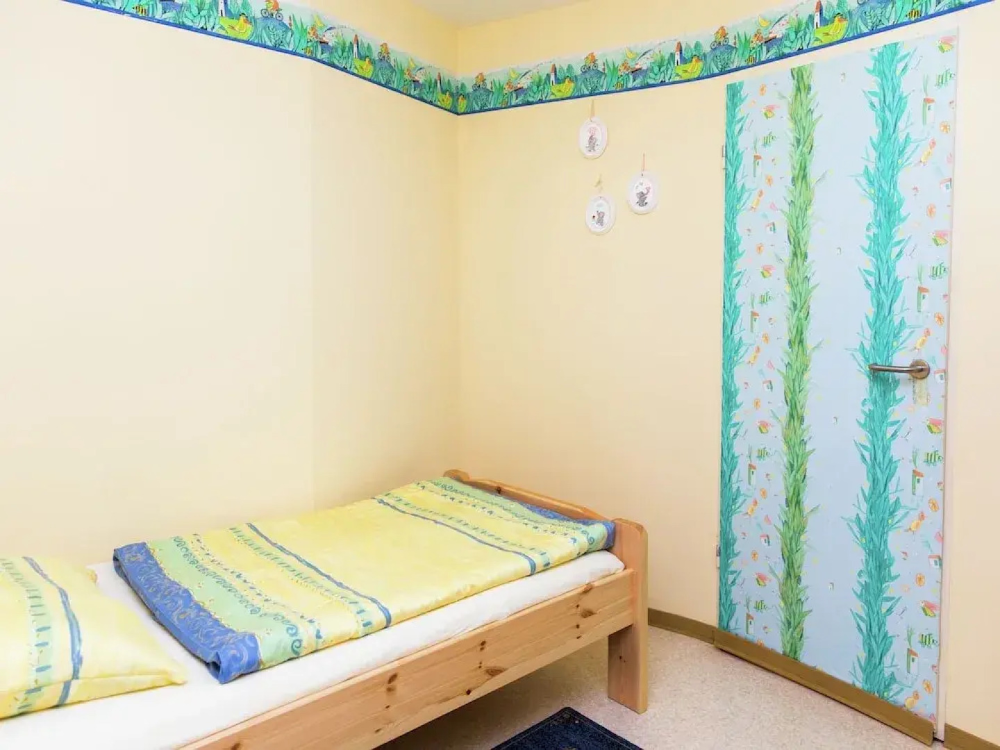 Beautiful property (65 m) with terrace and a small garden.