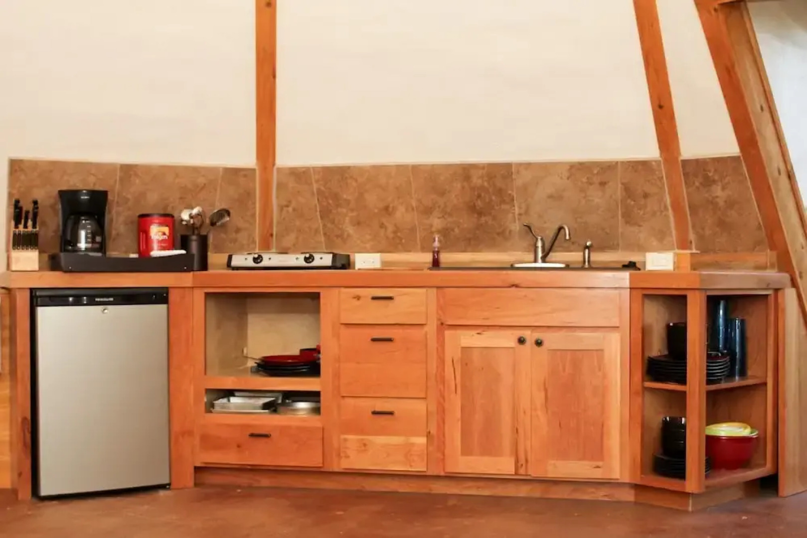 Geronimo Creek Retreat- Tipi 2 Red Fox